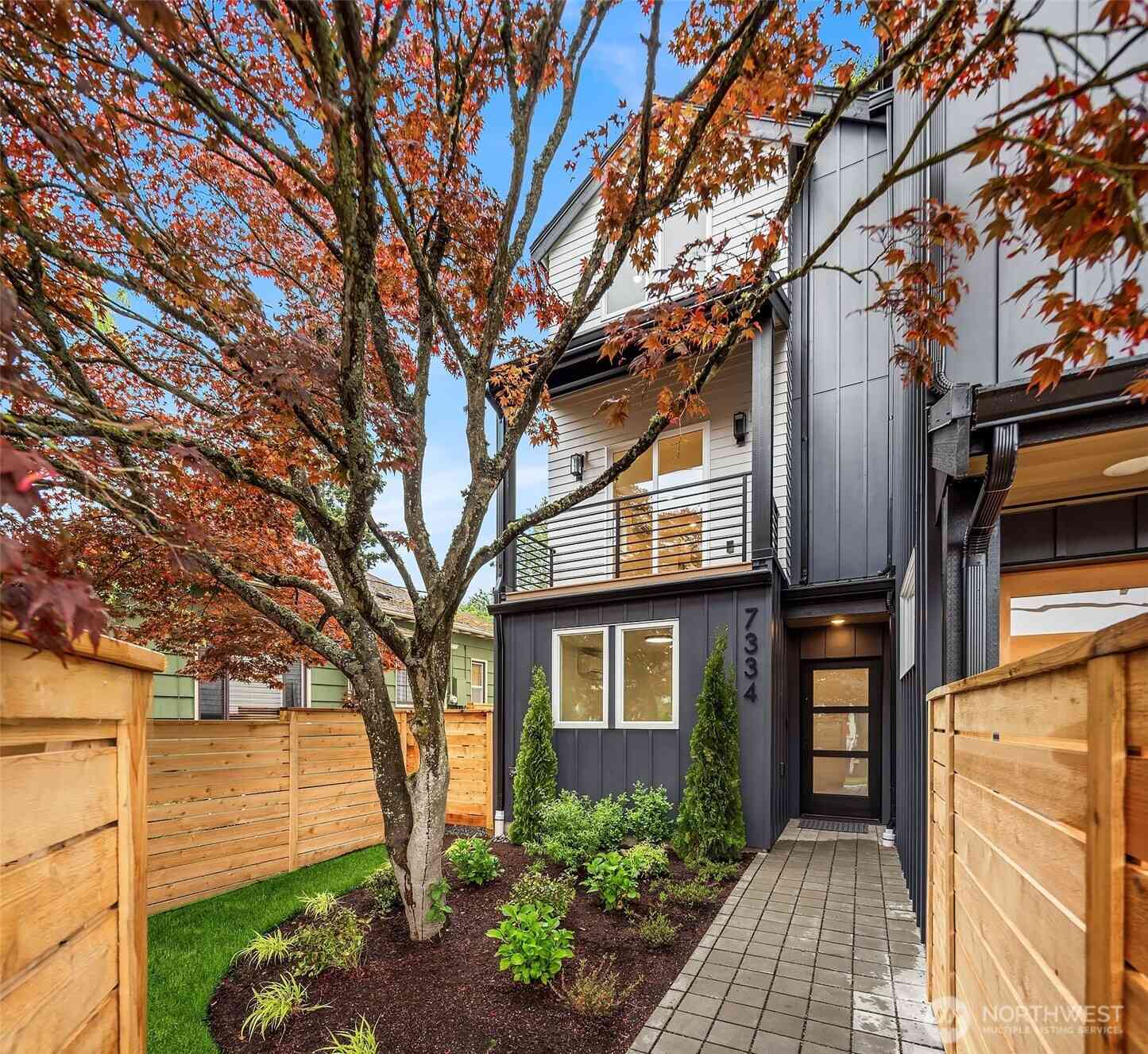 Condo For Sale - 7334 25th Avenue<br/> Seattle, WA 98117