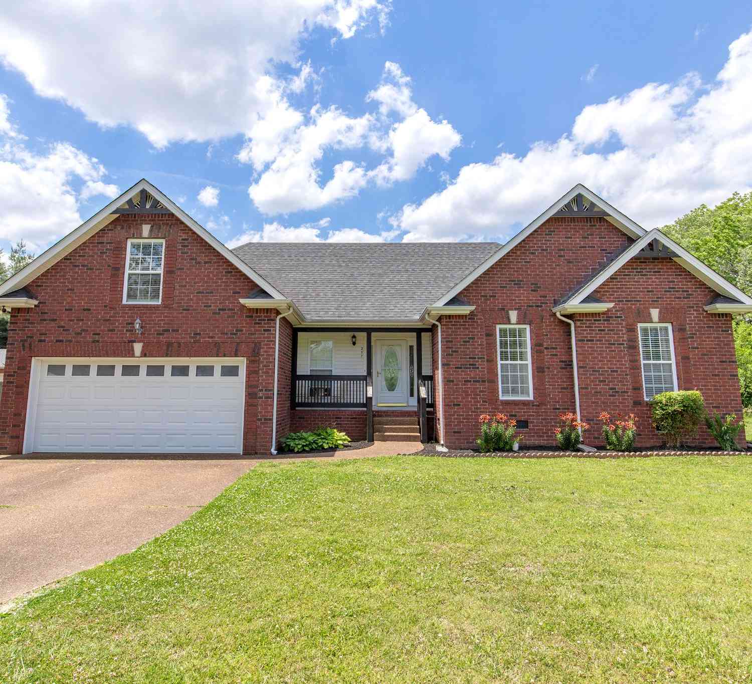 Homes For Sale - 217 Riggs Ave<br/> Sumner County County, Portland, TN 37148