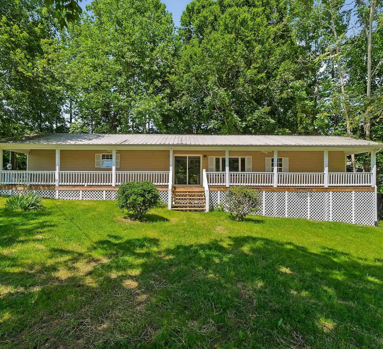 Mobile Home For Sale - 1007 Eastridge Dr<br/> Byrdstown, TN 38549