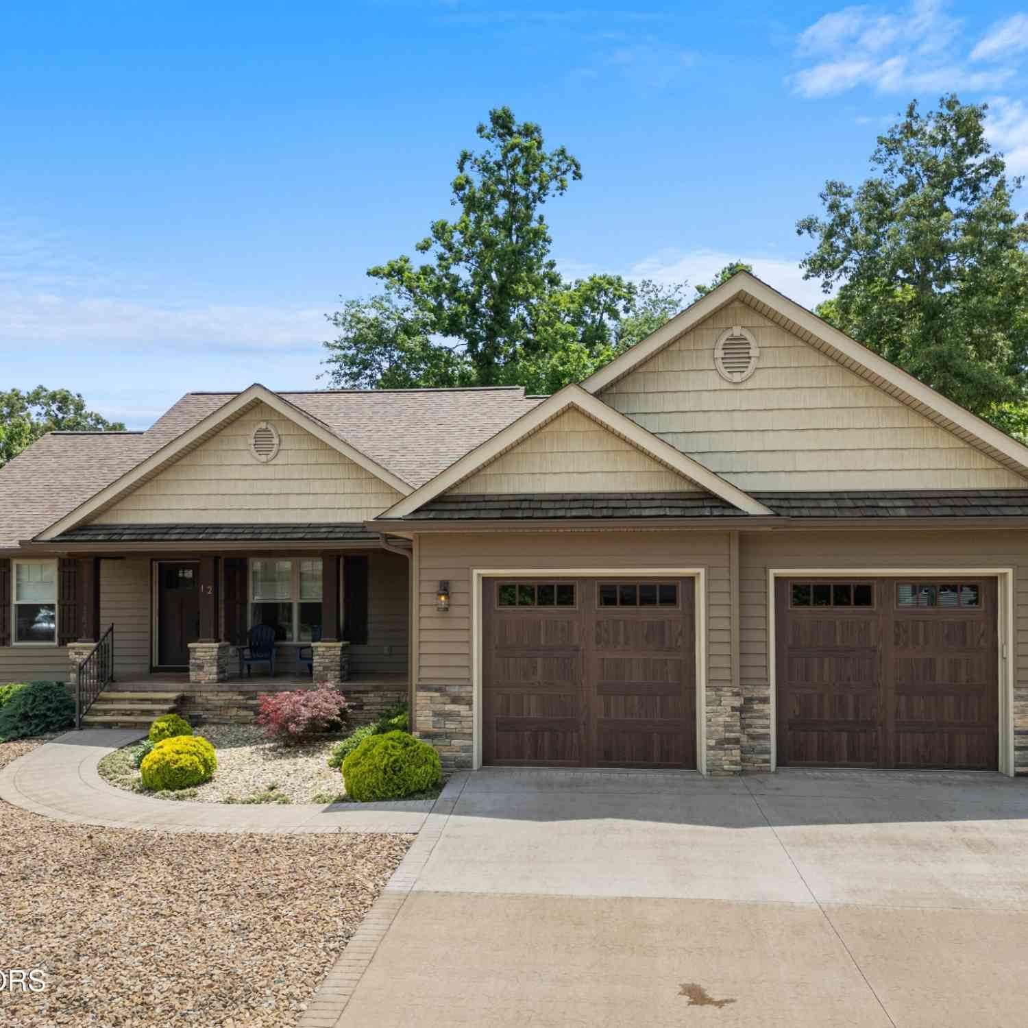 Homes For Sale - 12 Edgemere Court<br/> Crossville, TN 38558