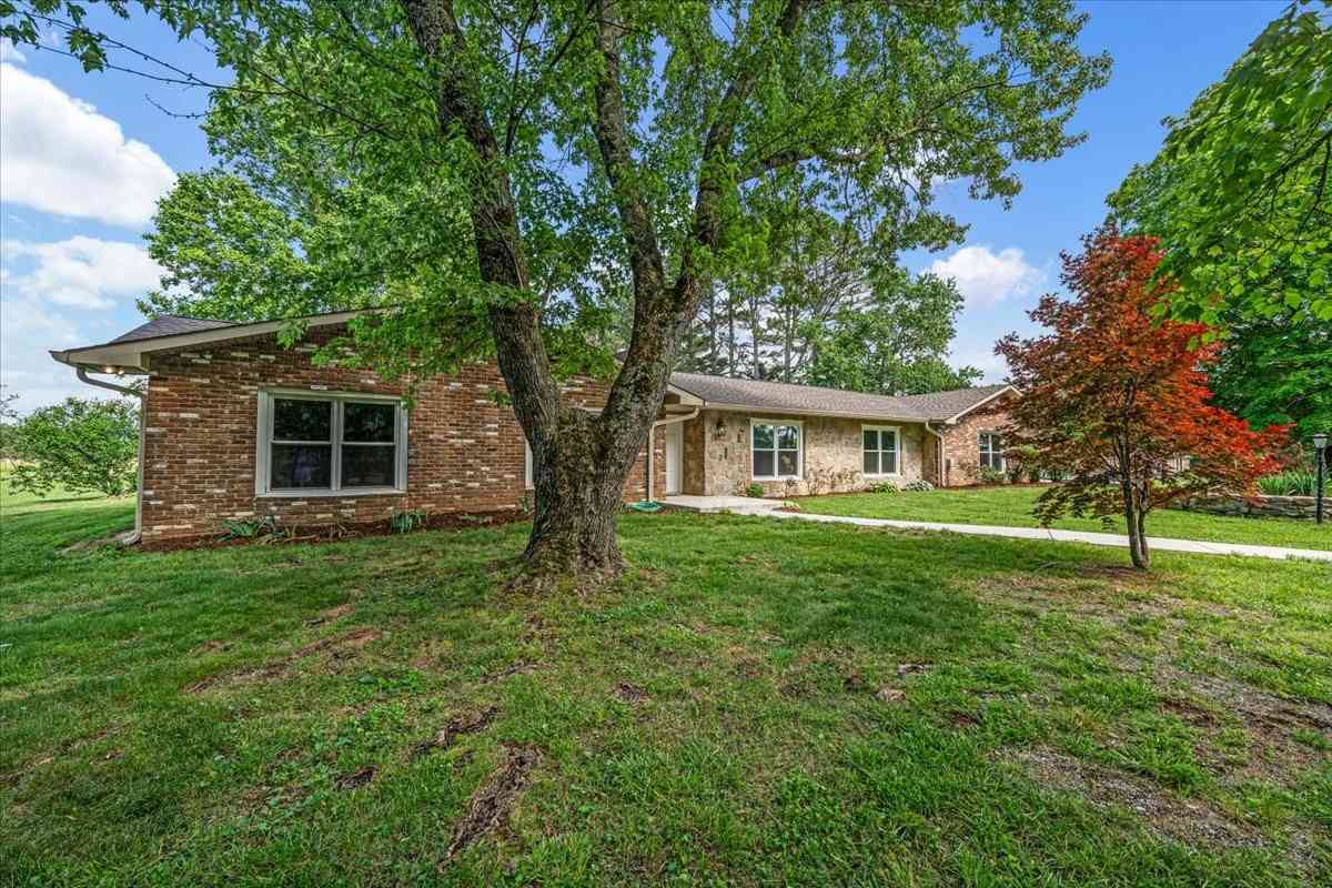 Homes For Sale - 183 Prairie Plains Rd<br/> Hillsboro, TN 37342