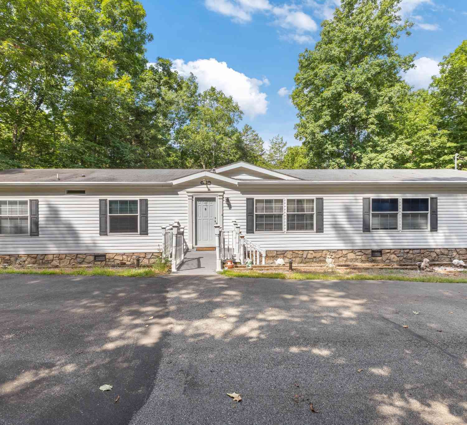 Mobile Home For Sale - 2497 Foster Rd<br/> Dickson County County, Cumberland Furnace, TN 37051