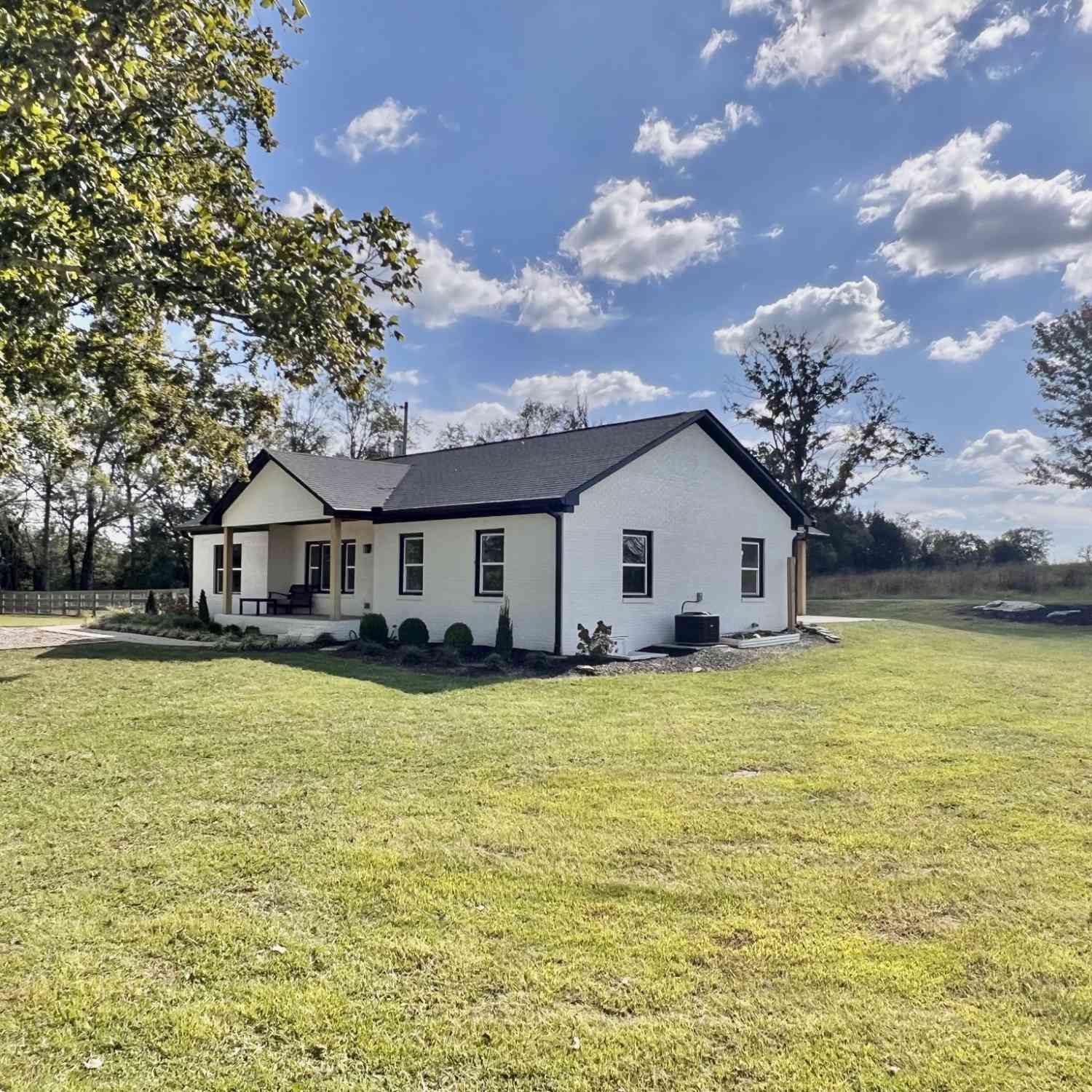 Homes For Sale - 2250 Elkton Pike<br/> Giles County County, Pulaski, TN 38478