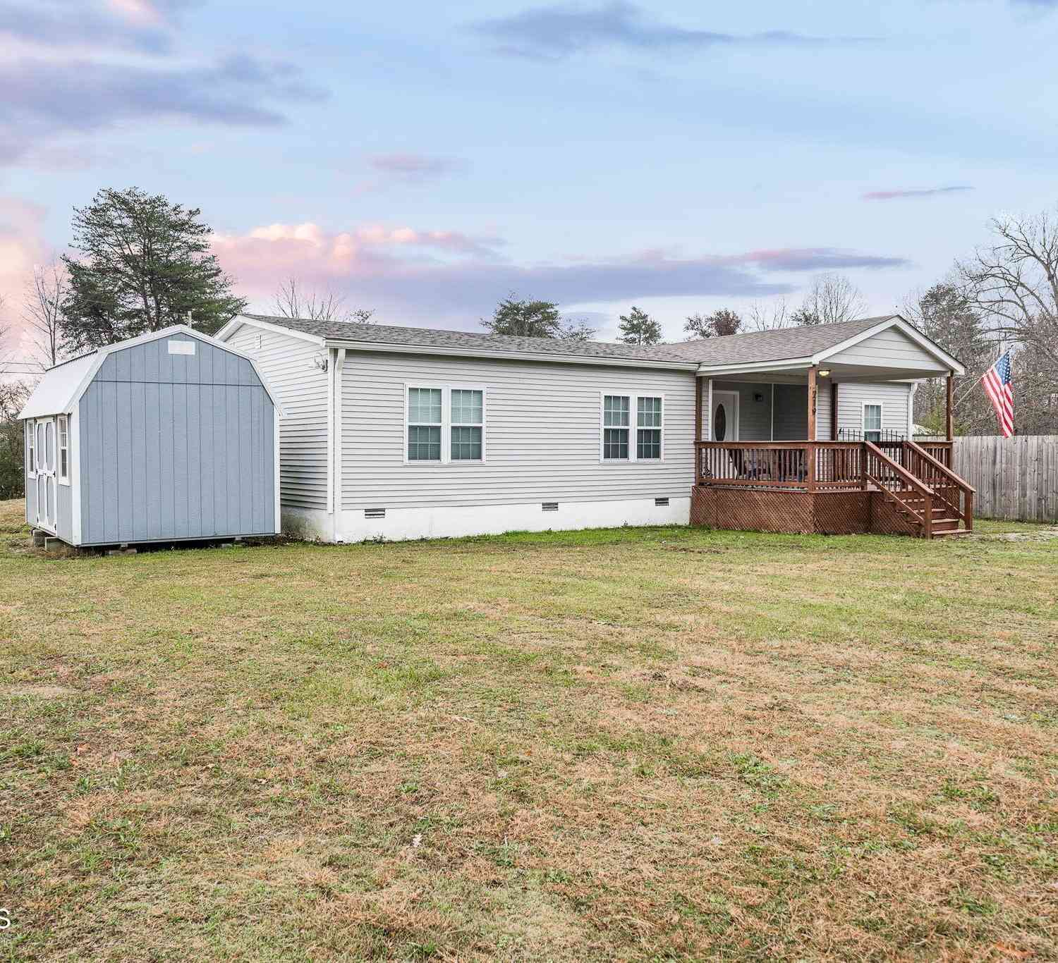 Mobile Home For Sale - 219 N Lowe Rd<br/> Cumberland County, Crossville, TN 38571