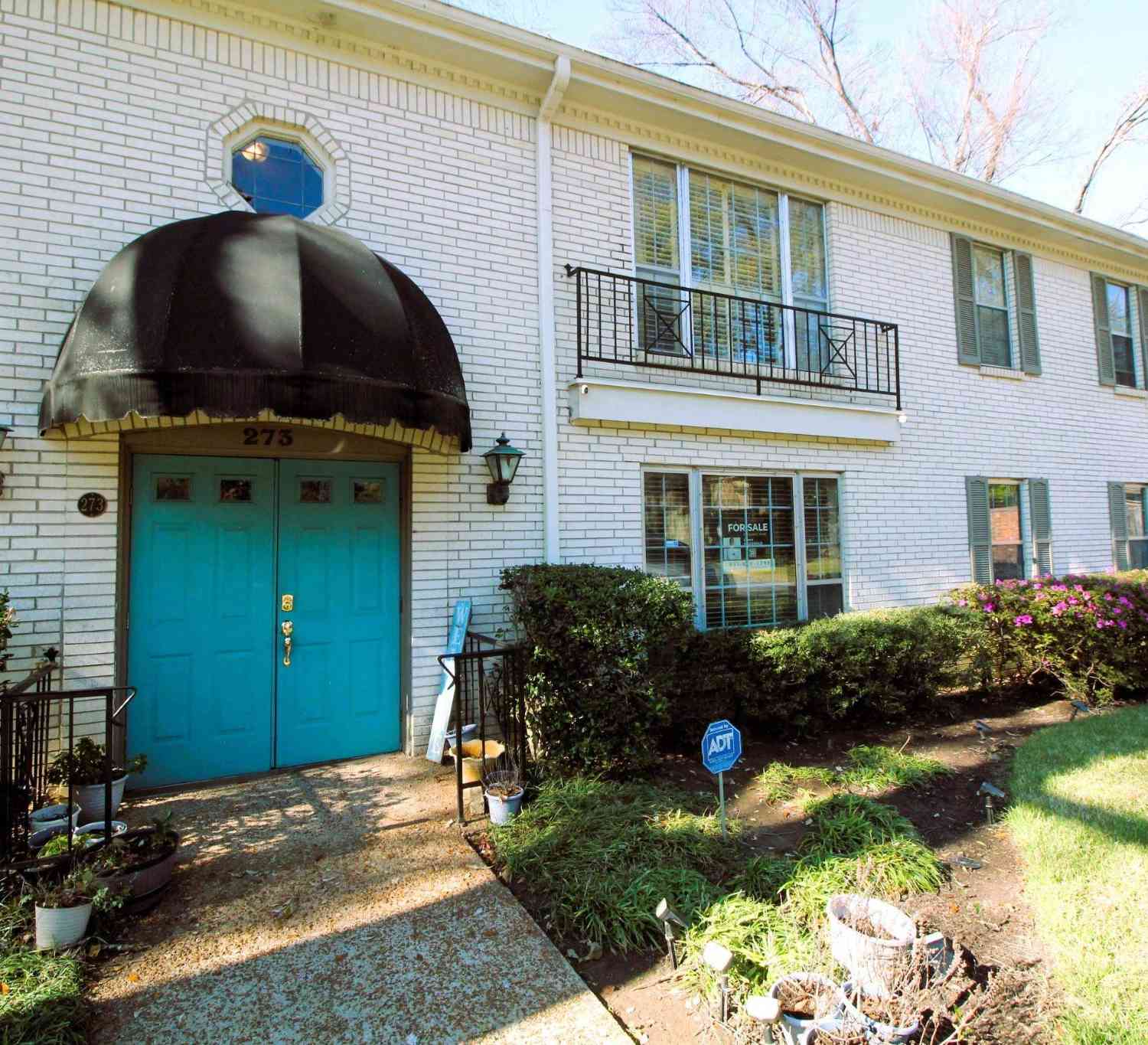 Townhouse For Sale - 273 W Central Park Ave #1<br/> Memphis, TN 38111