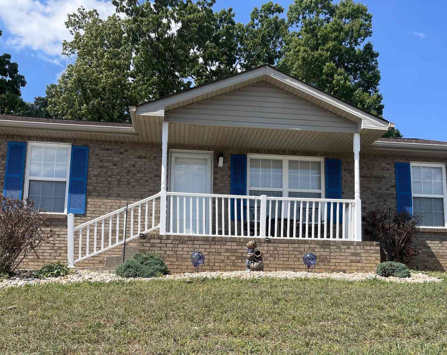 Homes For Sale - 345 Donna Dr<br/> Clarksville, TN 37042