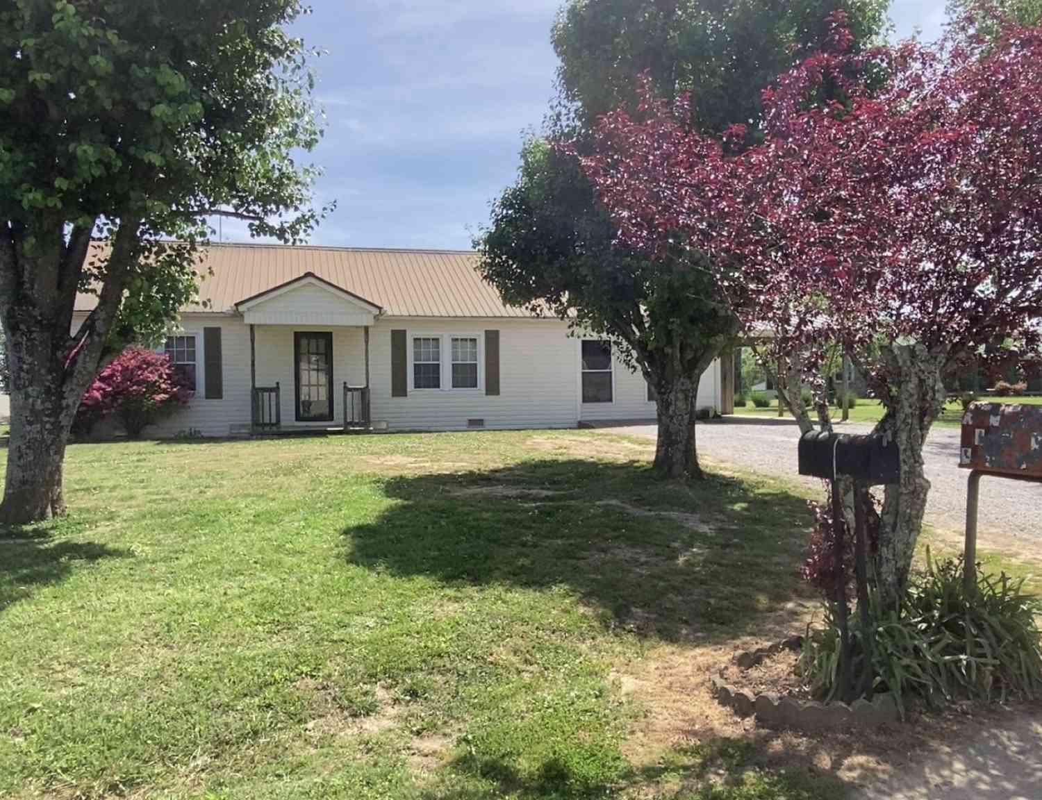 Homes For Sale - 3 Bonnertown Rd<br/> Five Points, TN 38457