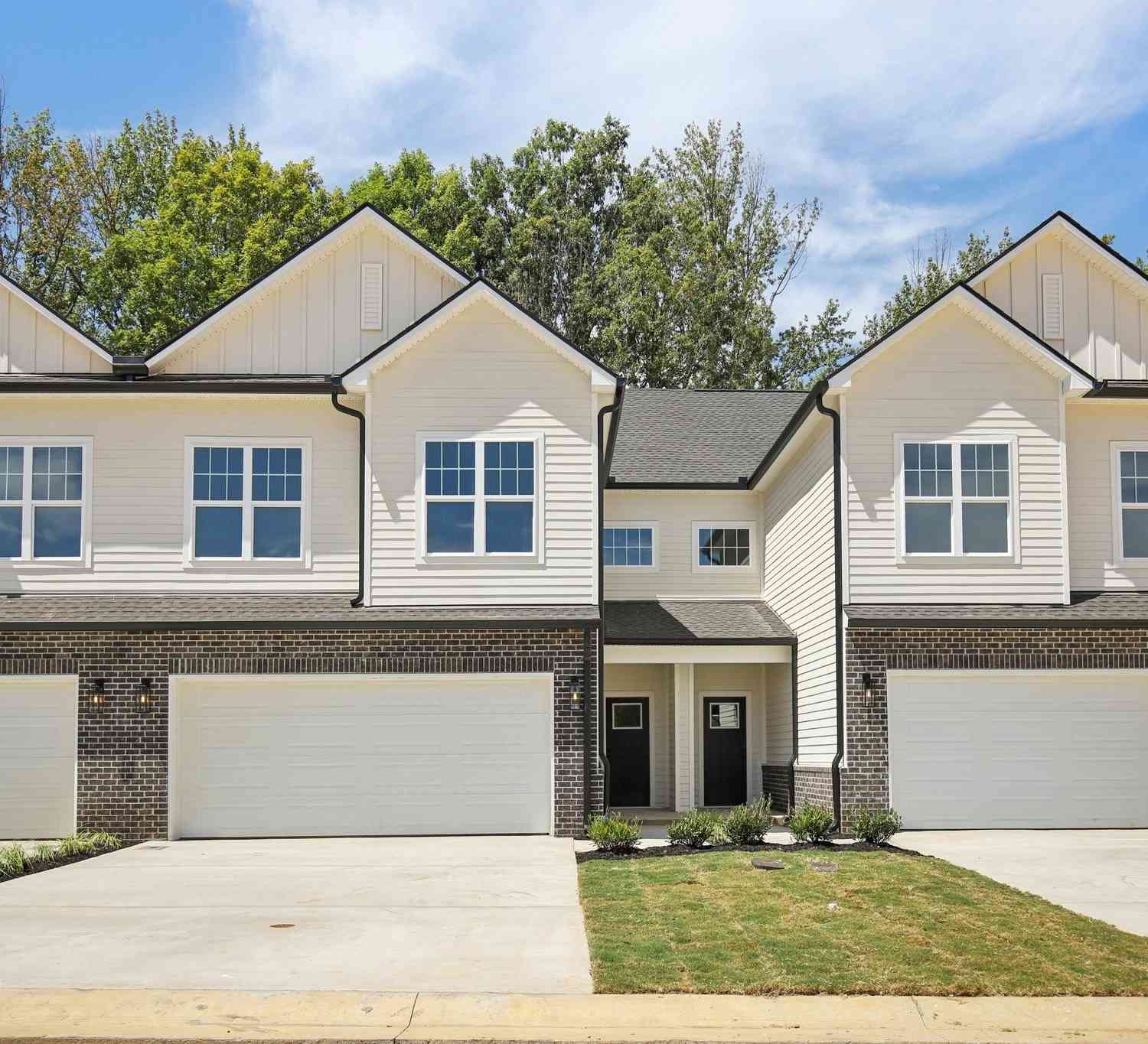 Townhouse For Sale - 1042 Stagecoach Dr<br/> Robertson County County, White House, TN 37188