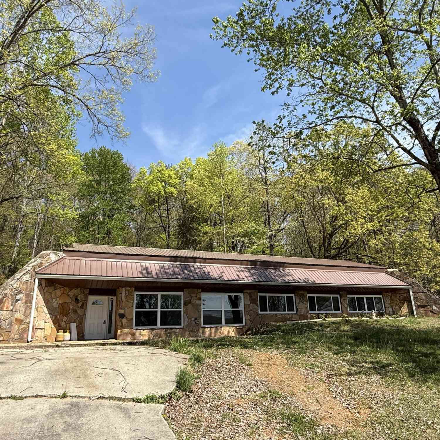 Homes For Sale - 522 College Grove Road<br/> Roane County, Rockwood, TN 37854