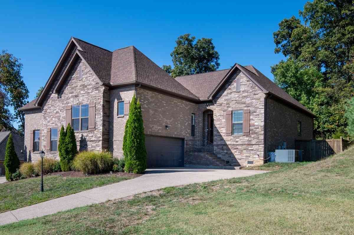 Homes For Sale - 156 Cobbler Cir<br/> Sumner County County, Hendersonville, TN 37075