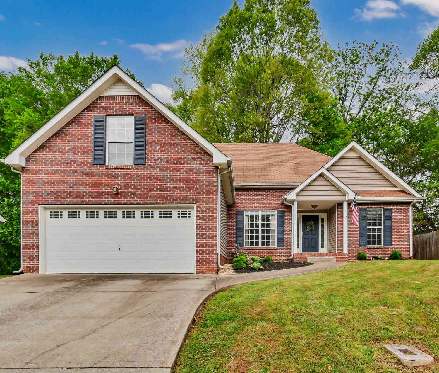 Homes For Sale - 1604 Cedar Springs Cir<br/> Clarksville, TN 37042