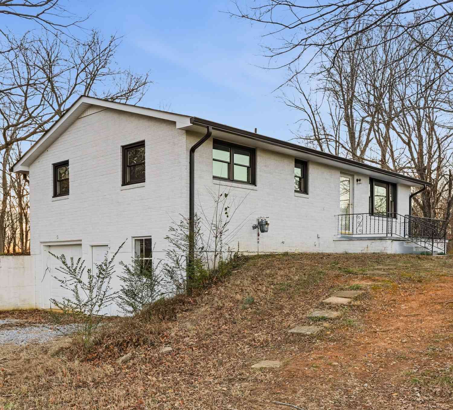 Homes For Sale - 1360 Highway 49<br/> Dickson County County, Charlotte, TN 37036