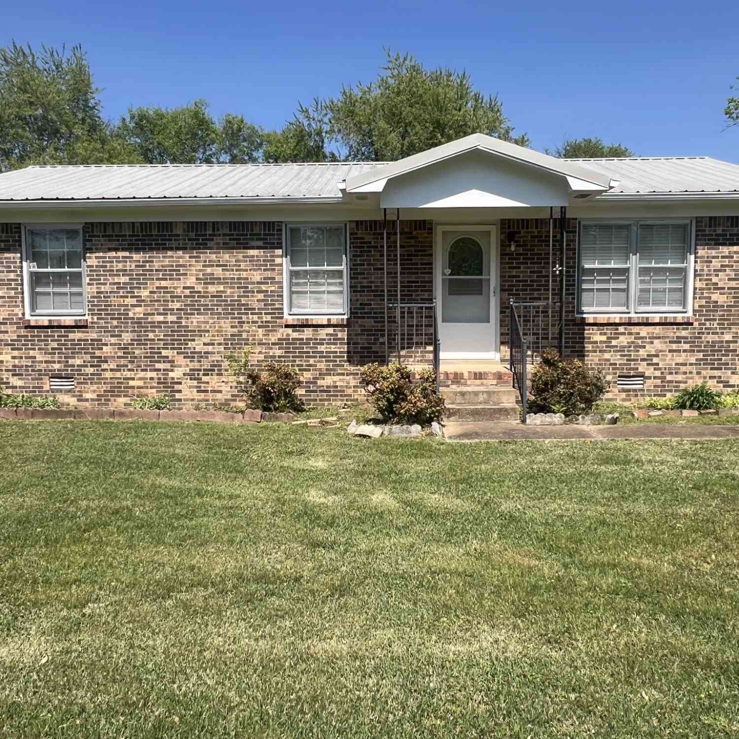 Homes For Sale - 220 Apache Cir<br/> Giles County County, Pulaski, TN 38478