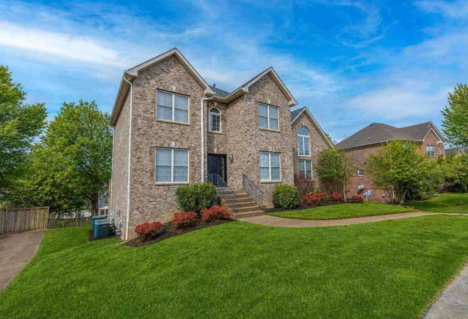 Homes For Sale - 114 Cedar Ridge Ln<br/> Sumner County County, Hendersonville, TN 37075