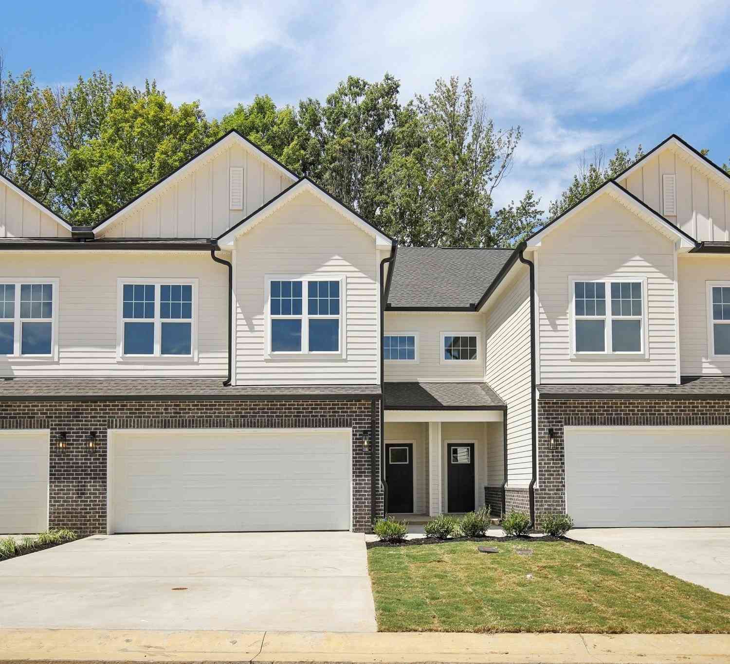 Townhouse For Sale - 1048 Stagecoach Dr<br/> Robertson County County, White House, TN 37188