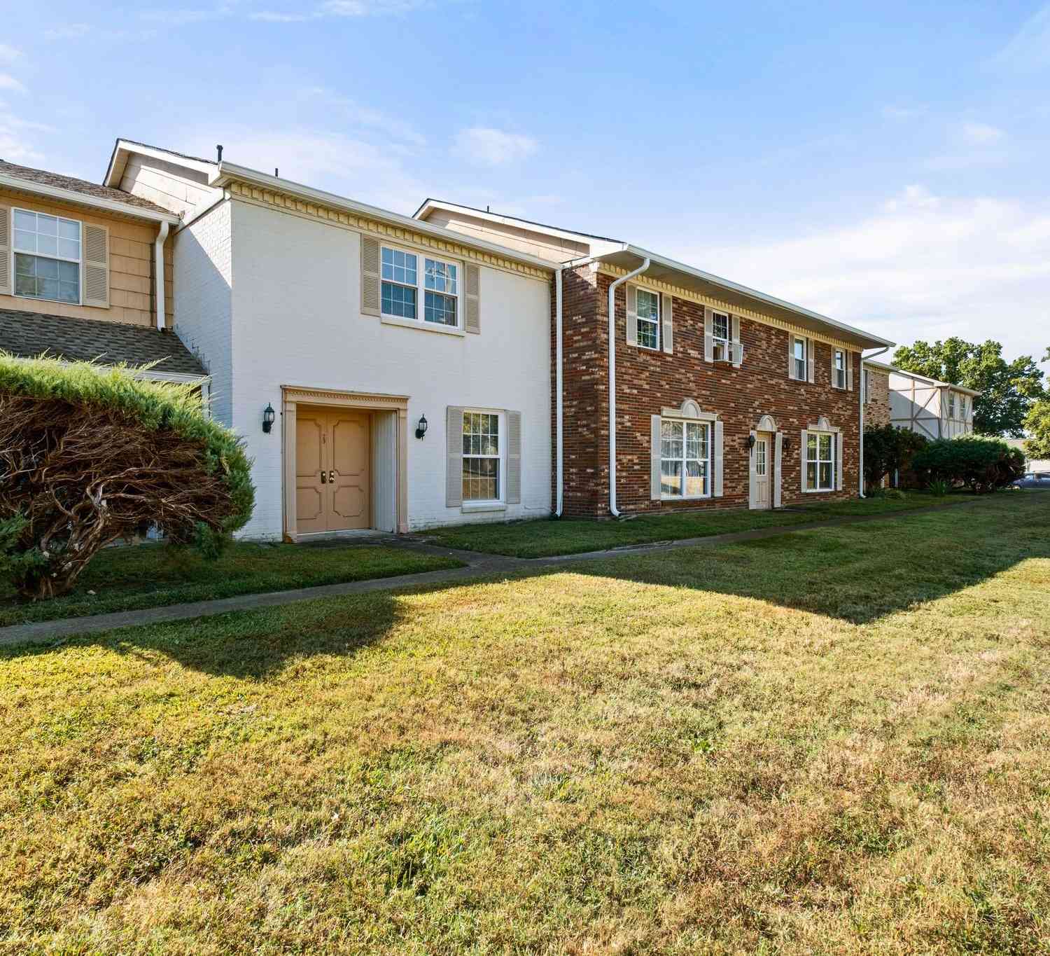 Townhouse For Sale - 1301 Neelys Bend Rd #29<br/> Madison, TN 37115