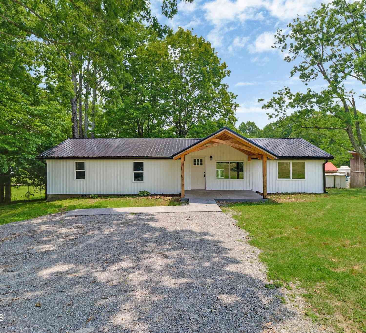 Homes For Sale - 1095 Franklin Rd<br/> Fentress County, Jamestown, TN 38556
