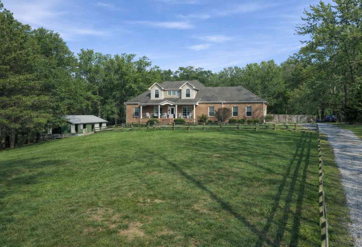 Homes For Sale - 135 Vols Ln<br/> Franklin County County, Estill Springs, TN 37330