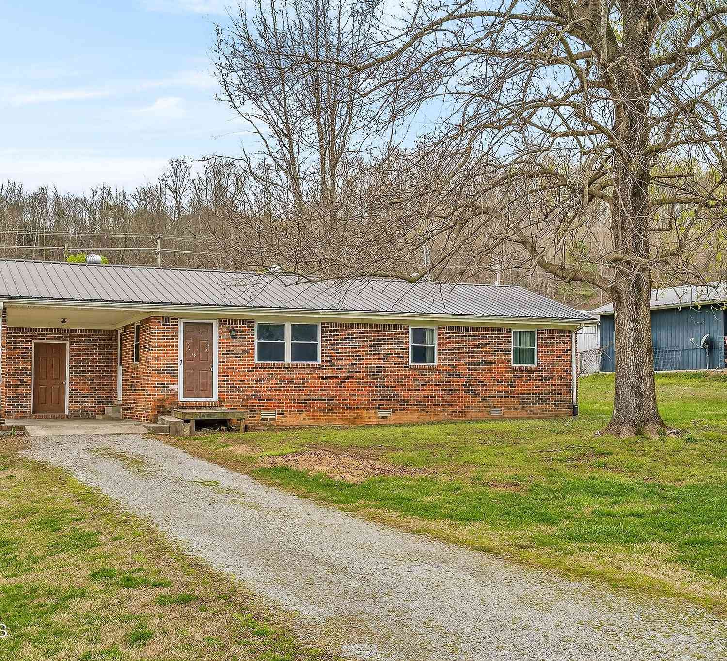 Homes For Sale - 1105 Riverside Drive<br/> Celina, TN 38551
