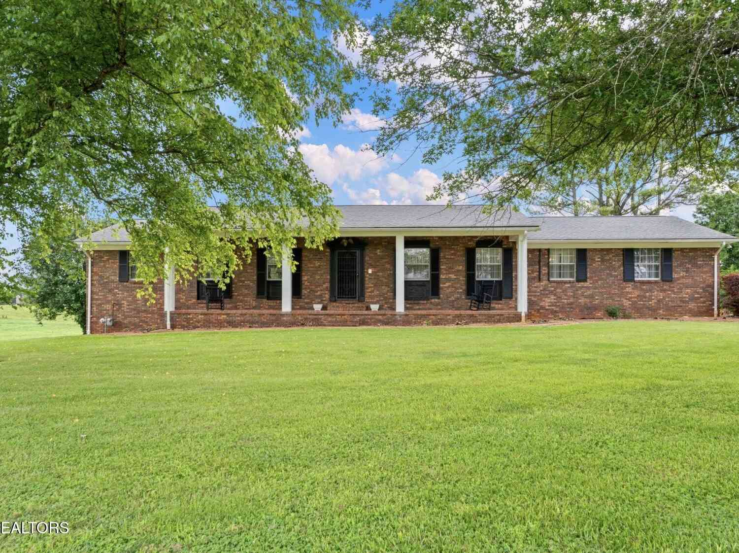 Homes For Sale - 571 Calhoun Drive<br/> Greenback, TN 37742