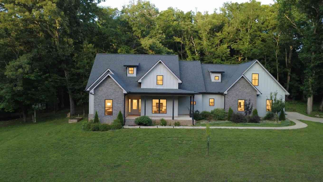 Homes For Sale - 765 Scenic Cir<br/> Giles County County, Pulaski, TN 38478