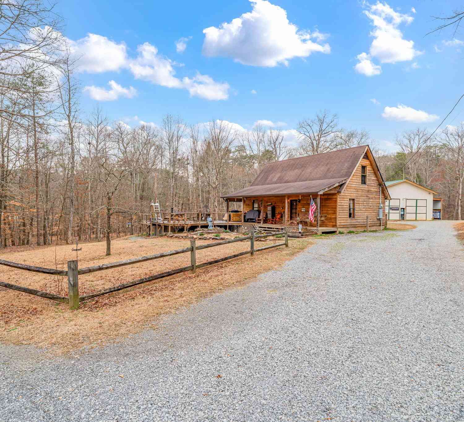 Homes For Sale - 113 Mcspadden Branch Road Road<br/> Vonore, TN 37885