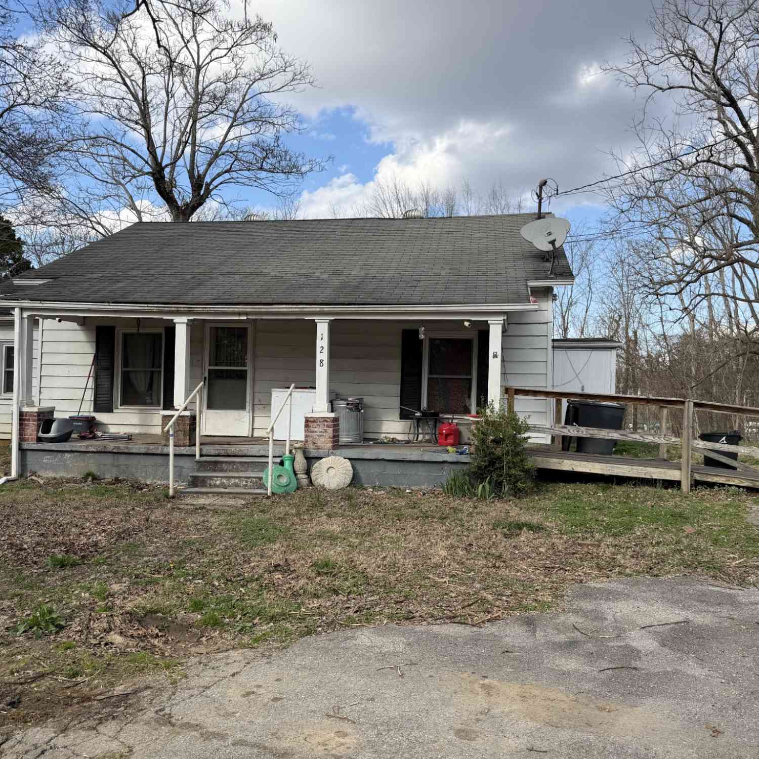 Homes For Sale - 128 W Shellsford Rd<br/> Warren County County, McMinnville, TN 37110