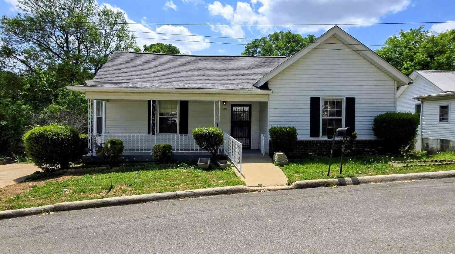 Homes For Sale - 339 W Washington St<br/> Giles County County, Pulaski, TN 38478