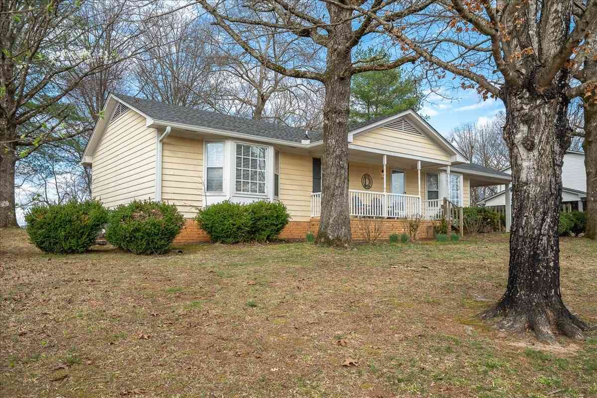Homes For Sale - 1606 Briarwood Dr<br/> Lawrence County County, Lawrenceburg, TN 38464