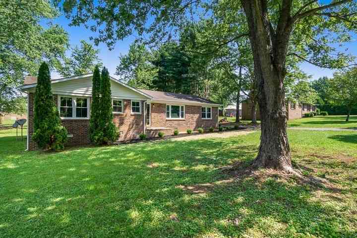 Homes For Sale - 814 Chickasaw Trl<br/> Warren County County, McMinnville, TN 37110