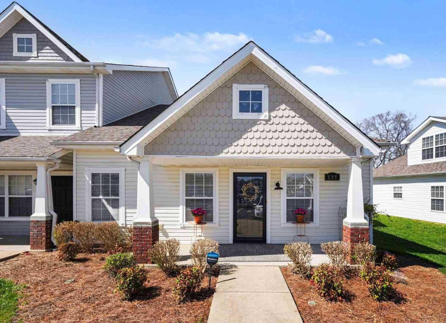 Townhouse For Sale - 135 Alexander Blvd<br/> Clarksville, TN 37040