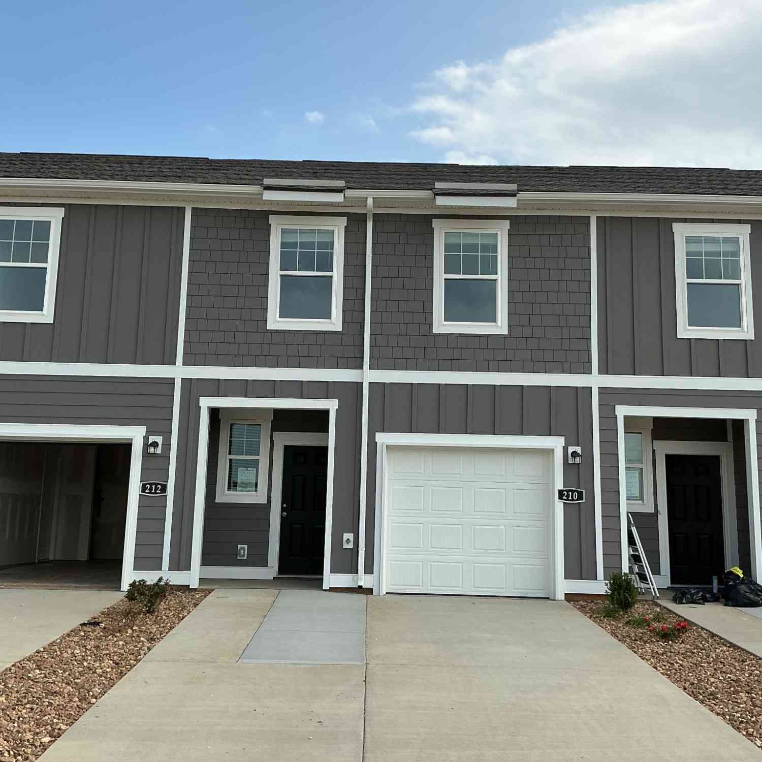 Townhouse For Sale - 208 Darlington Drive<br/> Dickson County County, Dickson, TN 37055