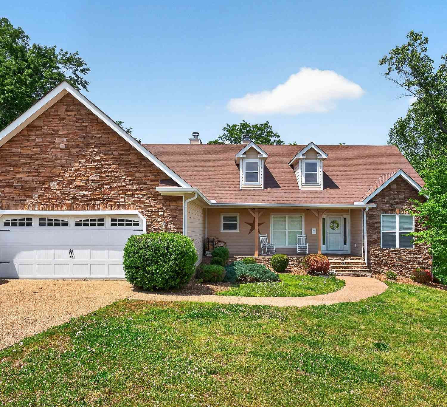 Homes For Sale - 1175 W Hutchins Bend Rd<br/> Sparta, TN 38583