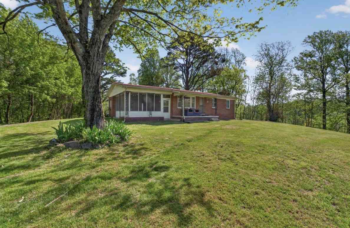 Homes For Sale - 17015 Nashville Hwy<br/> Buffalo Valley, TN 38548