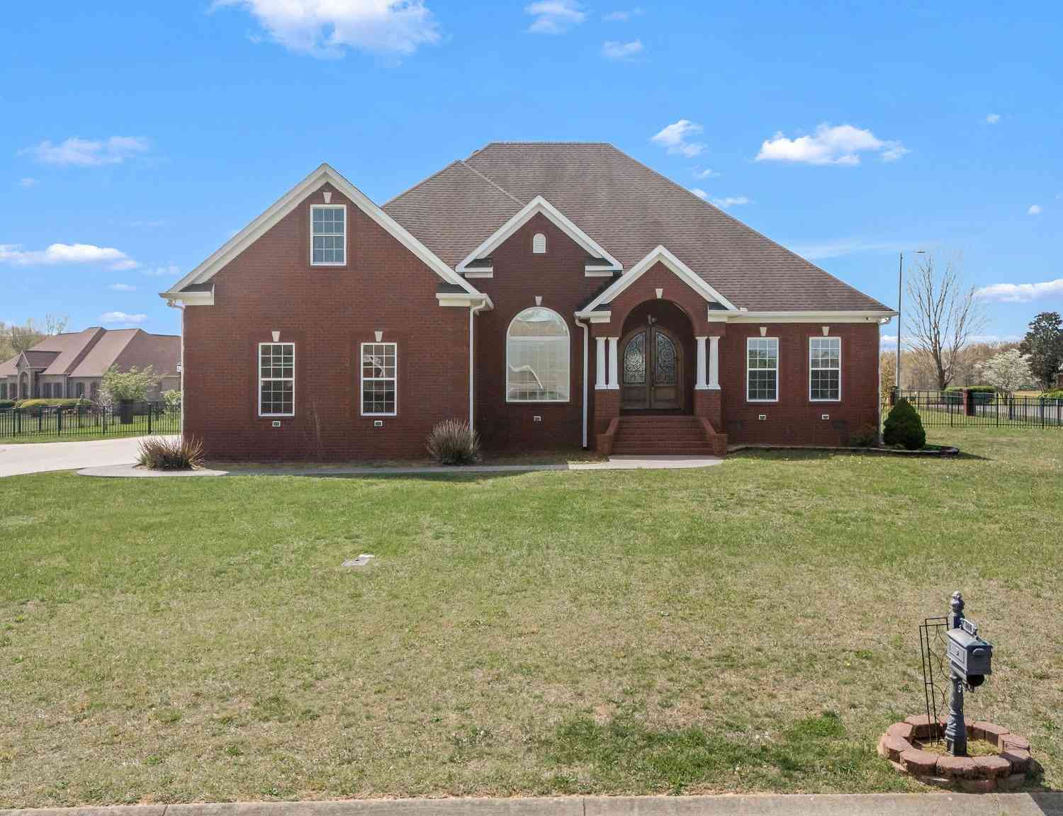 Homes For Sale - 100 Rosehaven Court<br/> Coffee County County, Tullahoma, TN 37388