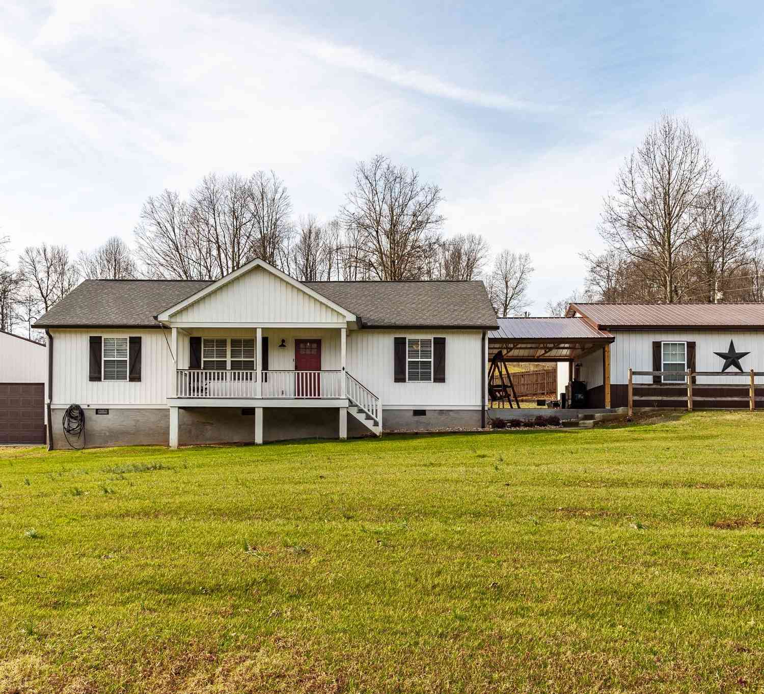 Homes For Sale - 15 Raccoon Rd<br/> Macon County, Westmoreland, TN 37186