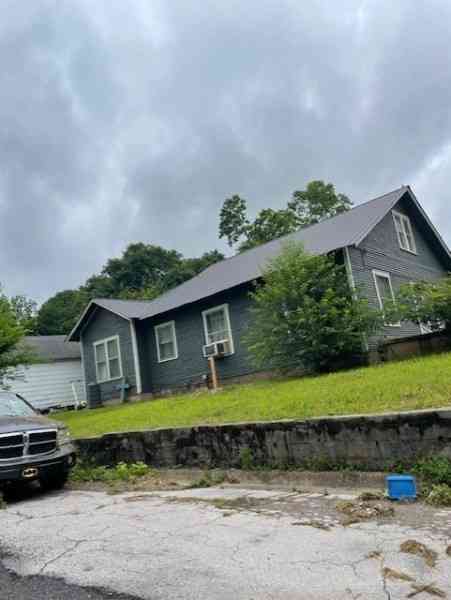 Homes For Sale - 220 Lafayette Ave<br/> Lawrence County County, Lawrenceburg, TN 38464