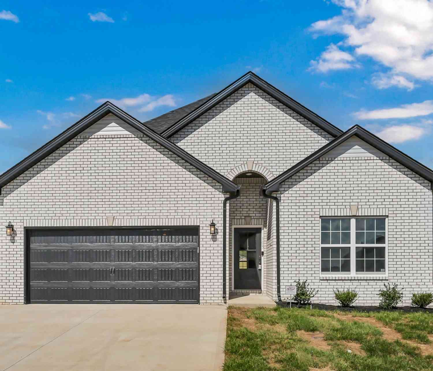 Homes For Sale - 105 Sweet Clover Ct<br/> Clarksville, TN 37040