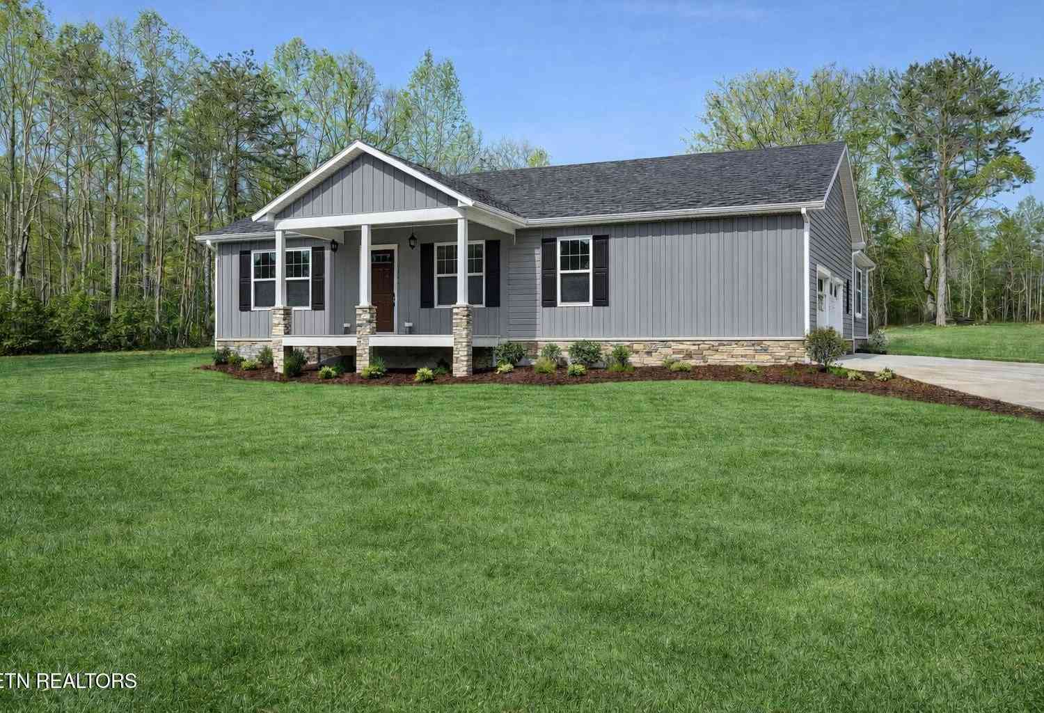 Homes For Sale - 2226 Country Club Rd<br/> Fentress County, Jamestown, TN 38556