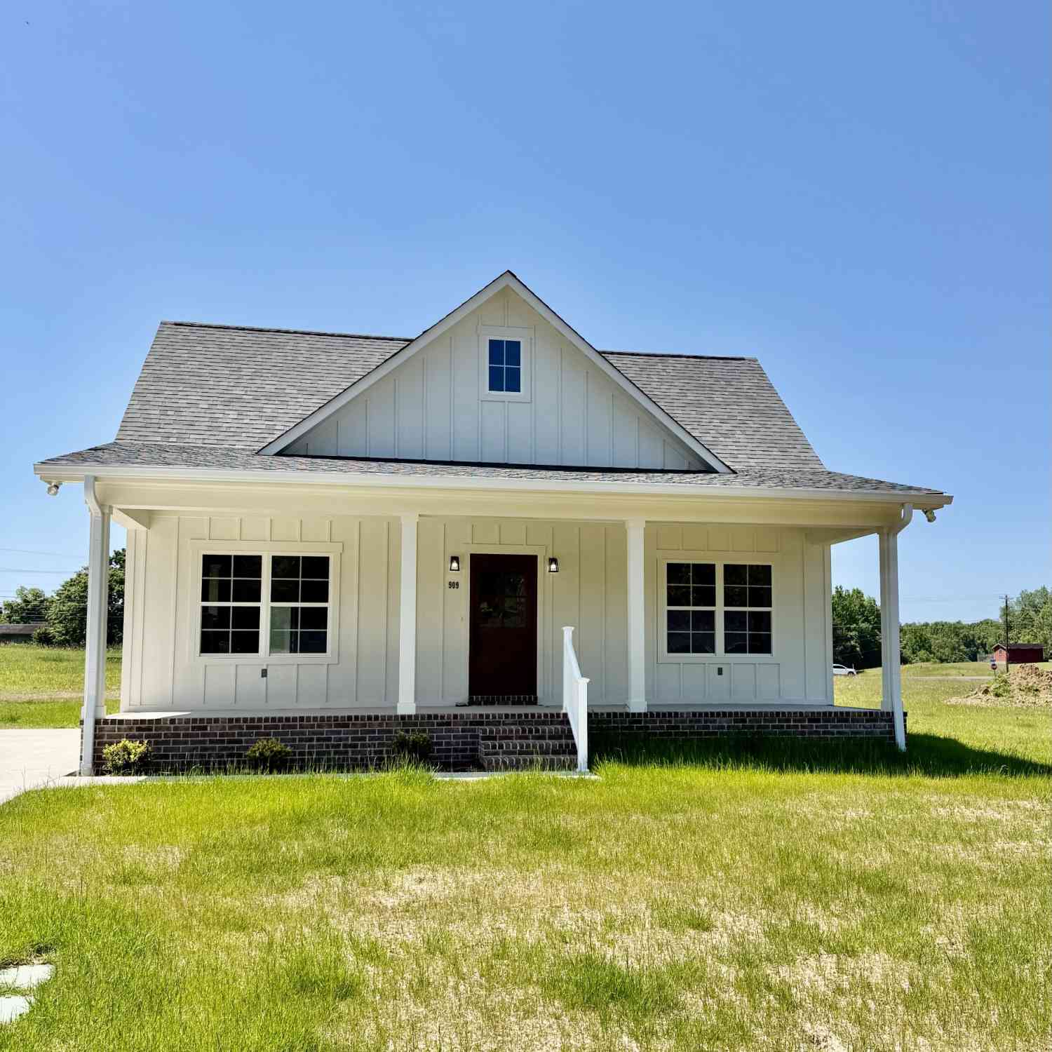 Homes For Sale - 909 Hickory St<br/> Lawrence County County, Lawrenceburg, TN 38464
