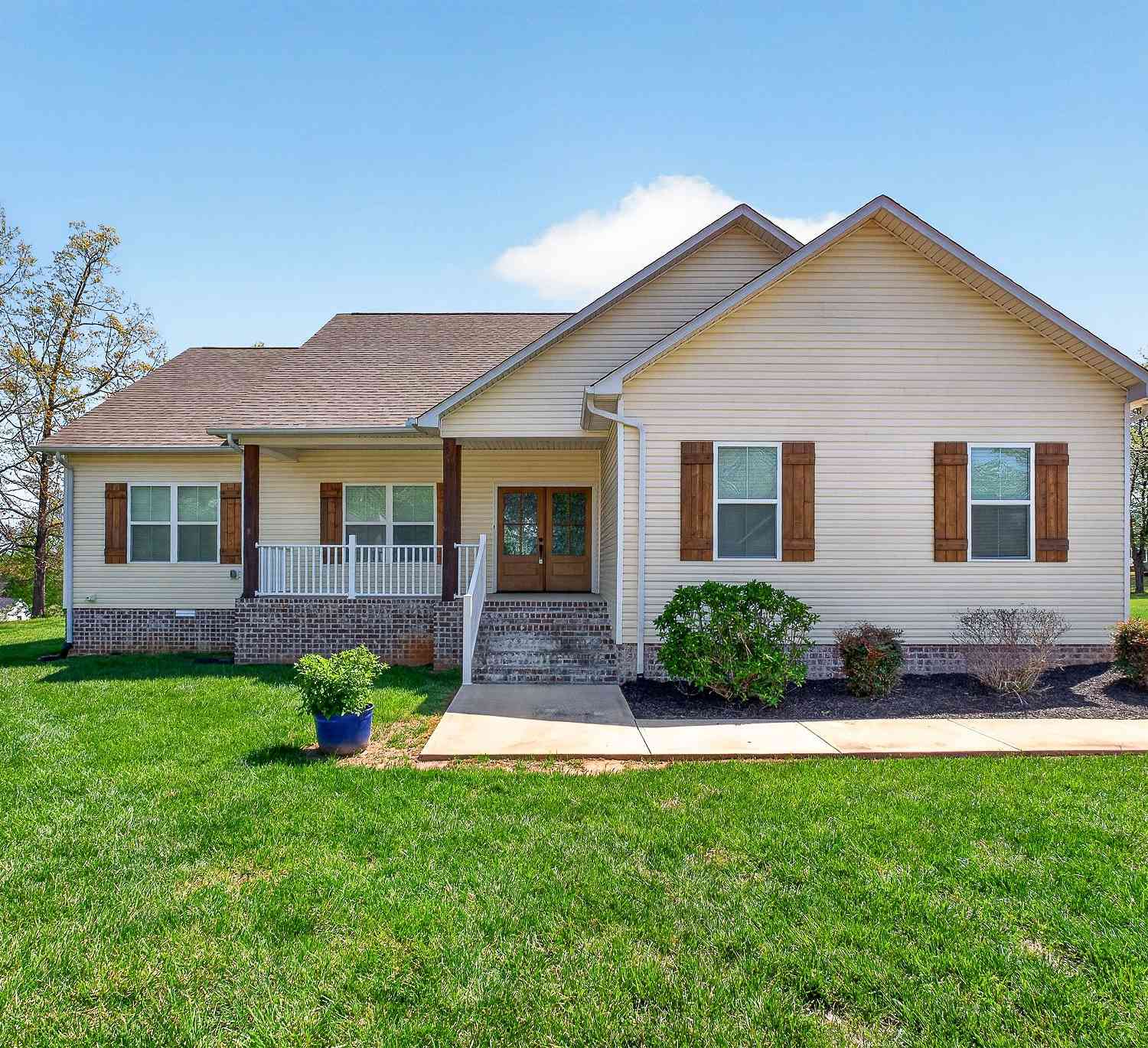Homes For Sale - 750 Honeysuckle Ln<br/> Sparta, TN 38583
