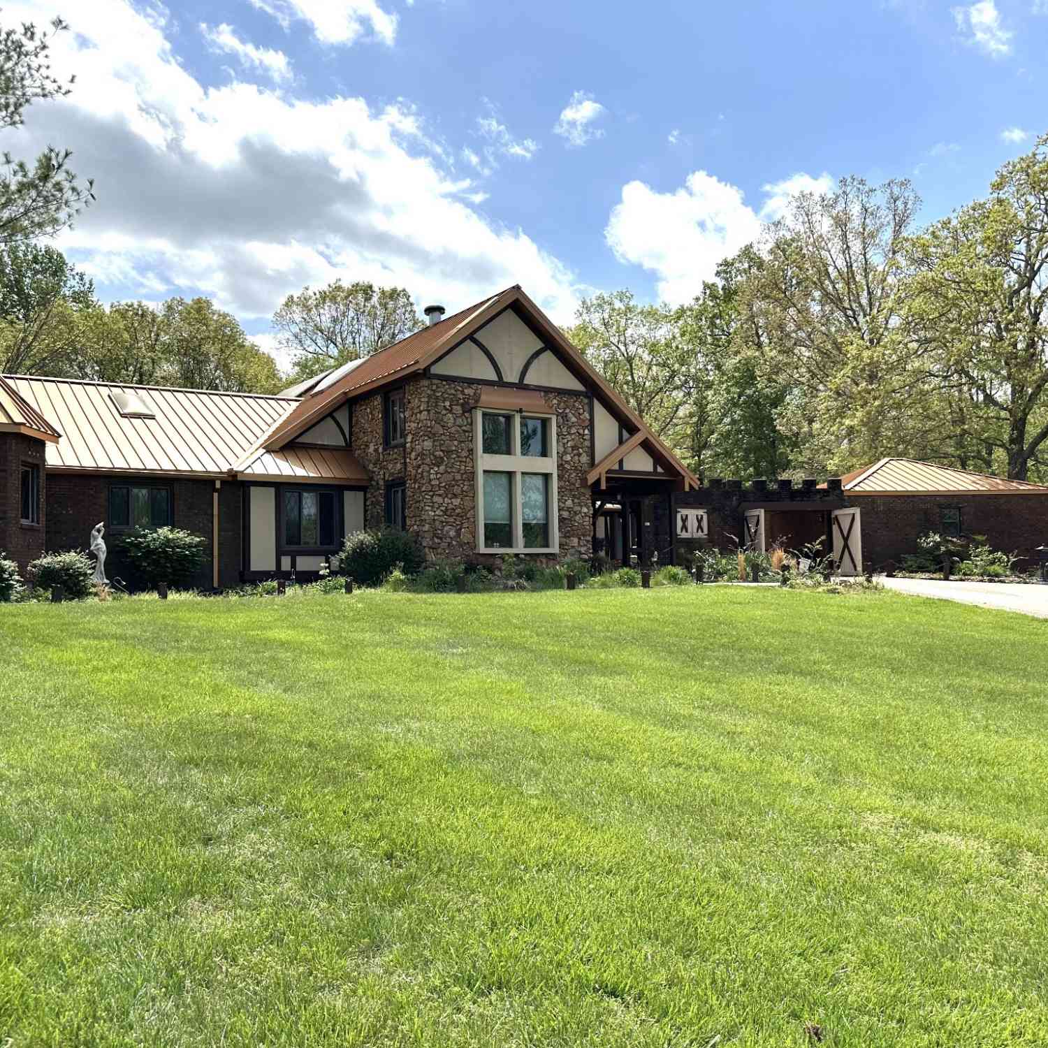 Homes For Sale - 300 Hickory Ln<br/> Muhlenberg County, Greenville, KY 42345