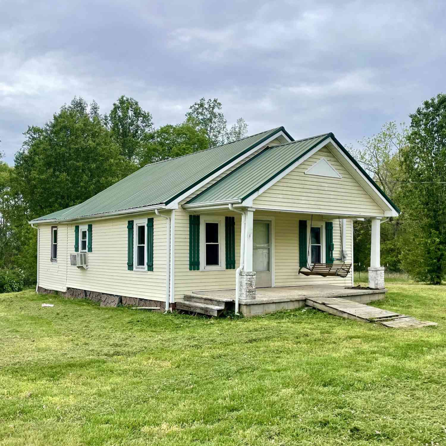 Homes For Sale - 110 Shannon Rd<br/> Lawrence County County, Leoma, TN 38468