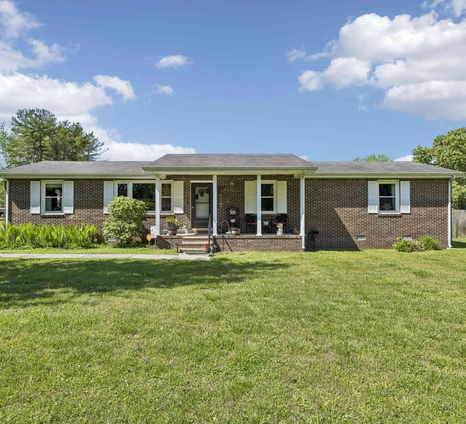 Homes For Sale - 302 Highland Dr<br/> Coffee County County, Tullahoma, TN 37388