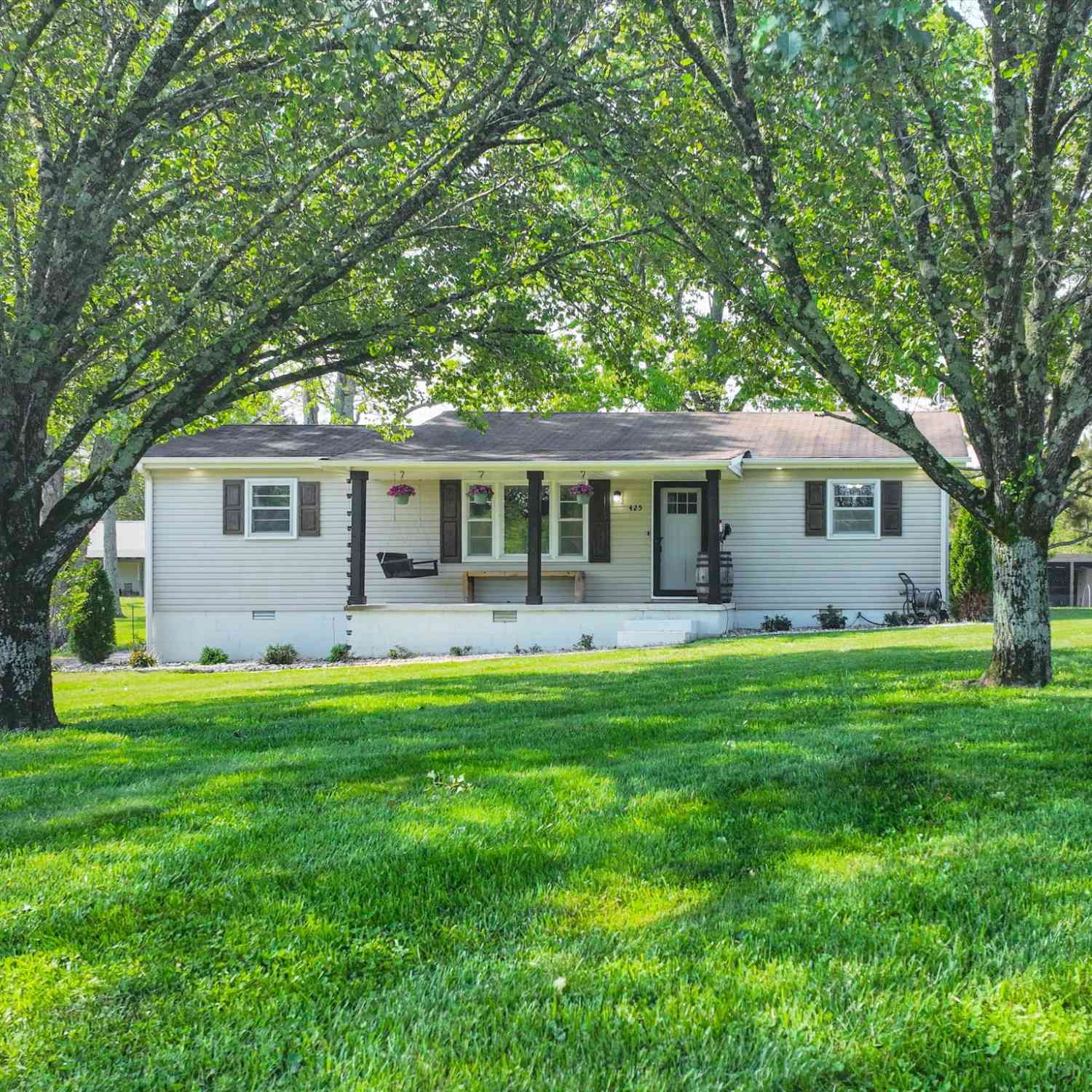 Homes For Sale - 425 Halls Mill Rd<br/> Bedford County County, Shelbyville, TN 37160