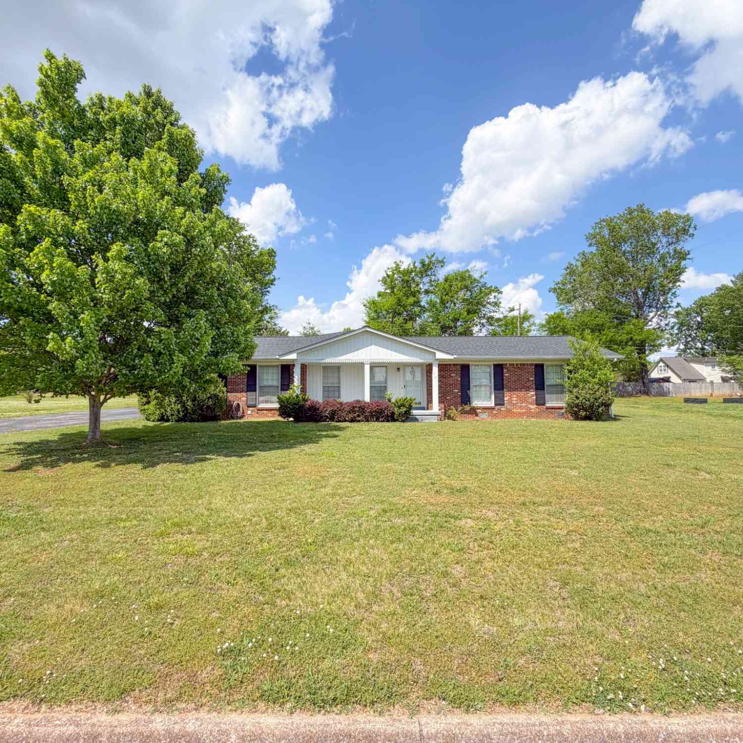 Homes For Sale - 704 1st St<br/> Lawrence County County, Lawrenceburg, TN 38464