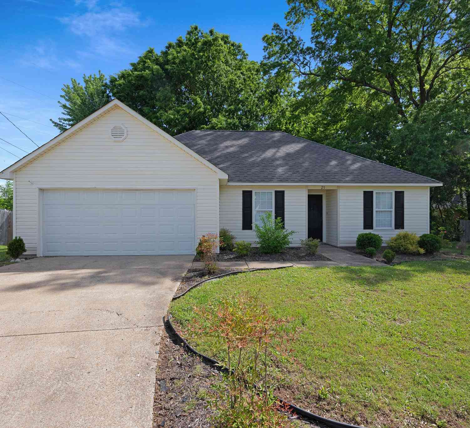 Homes For Sale - 25 Dawnwood Cv<br/> Madison County County, Jackson, TN 38305