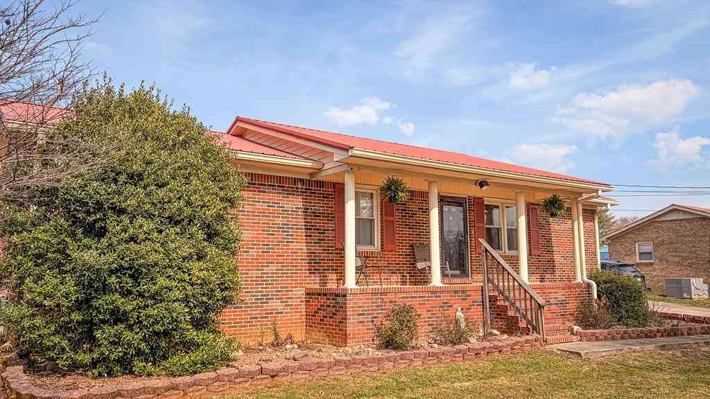 Homes For Sale - 301 Mcquade Cir<br/> Warren County County, McMinnville, TN 37110