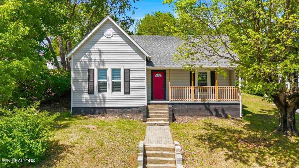 Homes For Sale - 702 W Rhoten St<br/> Jefferson City, TN 37760