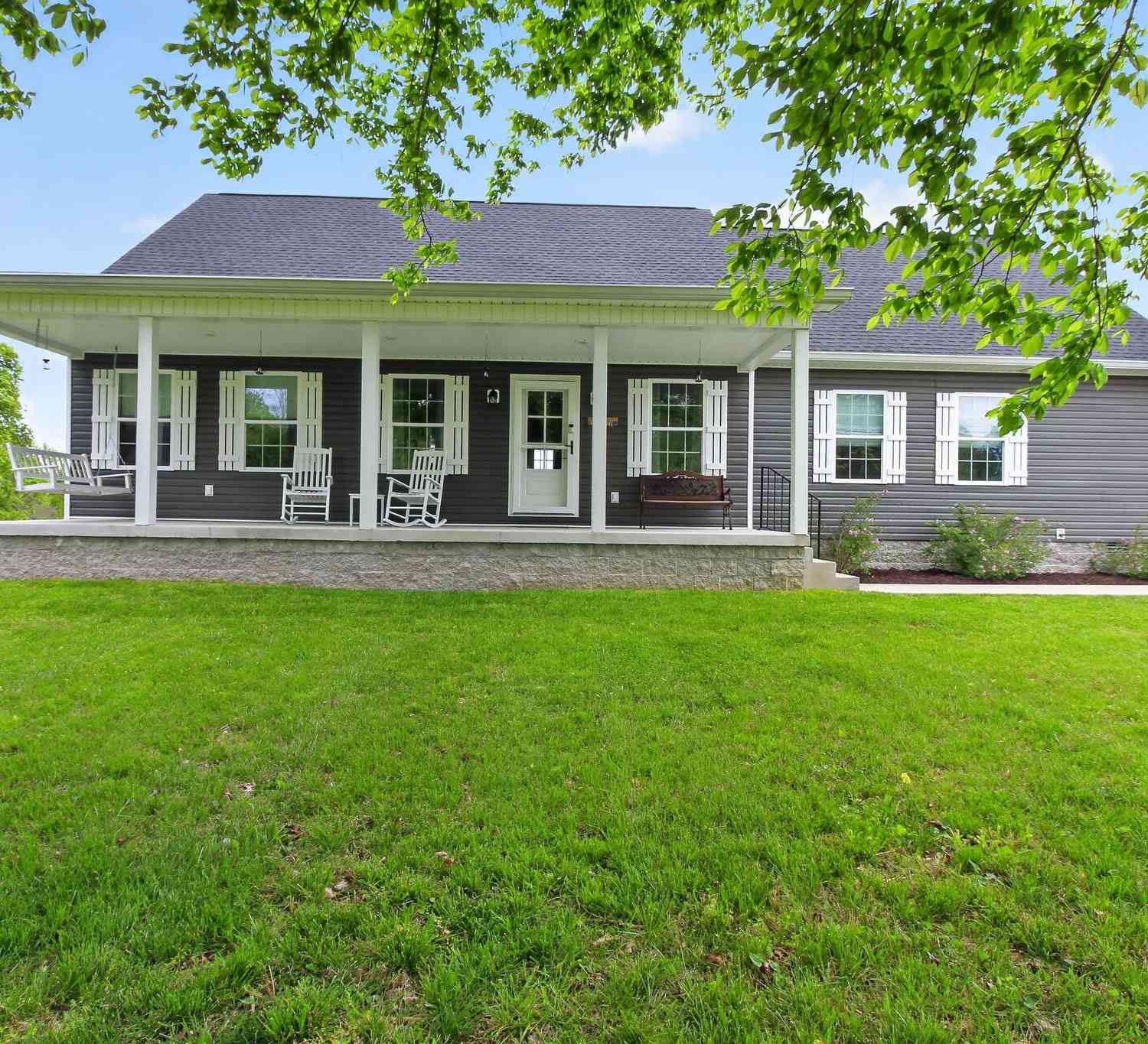 Homes For Sale - 1885 Oak Grove Rd<br/> Red Boiling Springs, TN 37150